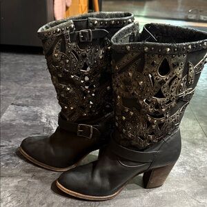 FRYE AND CO. Black Studded Heeled Boots